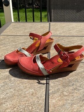 The Art Company red slingback shoes